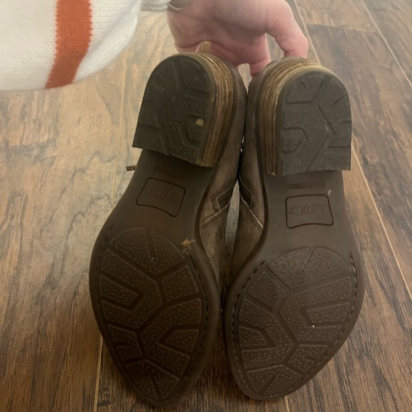 Born Bessie in Taupe Distressed - Picture 4 of 7